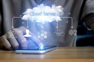 conceito do usando nuvem servidores dados proteção é conveniente, velozes e reduz custos. foto