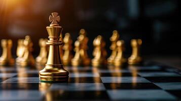 ai gerado dentro a jogos do xadrez, a ouro rainha reina supremo Como a líder, simbolizando estratégico destreza dentro negócios. ai gerado. foto