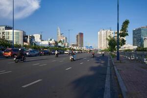 Visão do bitexco torre, ifc 1 torre. ho chi minh cidade é a 1 do a desenvolvido cidades dentro Vietnã. viagem conceito foto