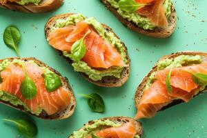 ai gerado aberto sanduíches Torradas com salgado salmão, abacate guacamole, assado grão de bico foto