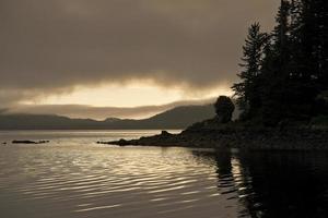 nascer do sol, baía agradável, ilha do almirantado, alasca foto