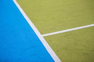 Esportes Relva verde e azul com uma branco listra.esportes campo fundo foto