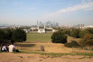 uma Visão do Greenwich dentro Londres a partir de a observatório foto