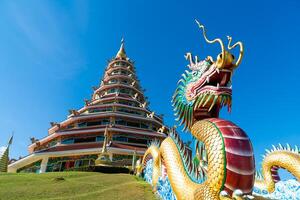 wat huay pla kang em chiang rai, tailândia foto