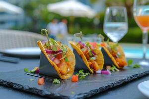 ai gerado mexicano tacos com carne bovina, tomates, cebolas e outras em branco fundo foto