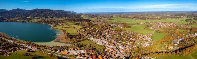 tegernsee aéreo outono outono. zangão panorama bávaro Alpes foto