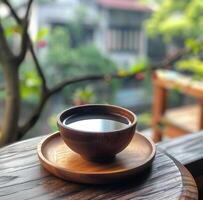 ai gerado uma de madeira prato em repouso em topo do uma copo do café foto