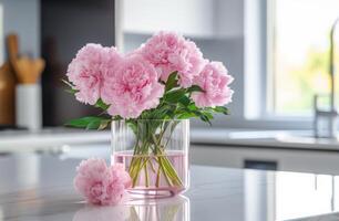 ai gerado Rosa flores dentro uma vidro vaso em uma cozinha bancada foto