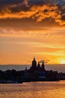 amsterdam paisagem urbana Horizonte com Igreja do santo nicholas em su foto