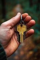 ai gerado uma do homem mão segurando a chave para a casa contra a fundo do natureza foto