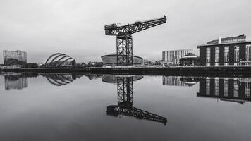 reflexão do a Horizonte dentro Glasgow Escócia. Januari 3 2024. foto