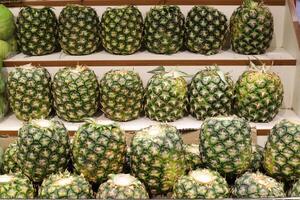 vegetais, frutas e bagas estão vendido às a bazar dentro tel aviv foto