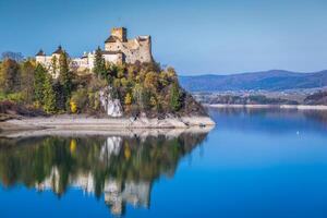 lindo Visão do niedzica castelo, Polônia, Europa foto