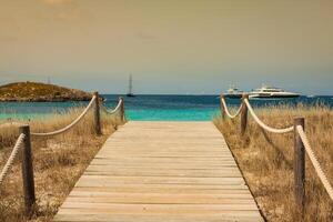 de praia caminho para Illetes paraíso de praia dentro Formentera balear ilhas foto