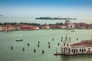 vista da ilha de san giorgio, veneza, itália foto