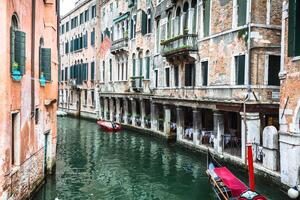 lindo Visão em a Veneza cidade dentro Itália com canal foto