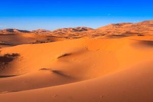 deserto duna às erg chebbi perto merzouga dentro Marrocos. foto