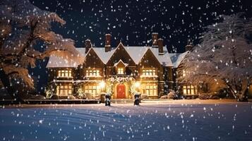 ai gerado Natal dentro a campo mansão, Inglês país casa mansão decorado para feriados em uma Nevado inverno tarde com neve e feriado luzes, alegre Natal e feliz feriados foto