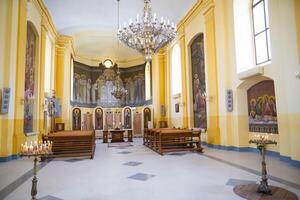 lindo interior do a ucraniano ortodoxo Igreja foto