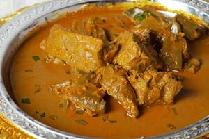 saborear a requintado Cordeiro ou carne Curry rendang, pronto para estar apreciado em eid al-adha, capturando a essência do celebração dentro uma perfeito foto, exibindo culinária domínio e festivo indulgência foto