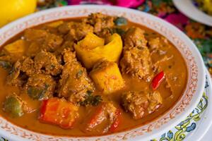 saborear a requintado Cordeiro ou carne Curry rendang, pronto para estar apreciado em eid al-adha, capturando a essência do celebração dentro uma perfeito foto, exibindo culinária domínio e festivo indulgência foto