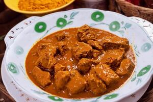 saborear a requintado Cordeiro ou carne Curry rendang, pronto para estar apreciado em eid al-adha, capturando a essência do celebração dentro uma perfeito foto, exibindo culinária domínio e festivo indulgência foto