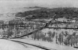 fenda ocasionais de a tremor de terra perto a cidade do esquema dentro Ásia dentro 1902, vintage gravação. foto