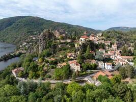 cidade do Saint-Paul-en-Corillon, França foto