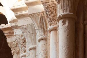 detalhe do a gótico claustro do a mosteiro do santa maria de poblet, Espanha foto