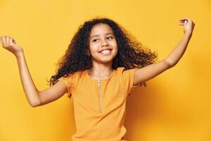 menina pequeno moda feliz africano fêmea fofa beleza infância afro adorável face pequeno sorrir foto