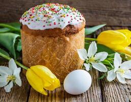 Páscoa ovo Panettone pão bolo fundo feliz Páscoa Primavera feriado tulipa foto