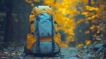 ai gerado outono caminhada, uma mochila em uma floresta trilha às crepúsculo foto