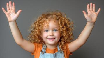 ai gerado alegre criança com encaracolado cabelo sorridente e levantando mãos, estúdio retrato foto