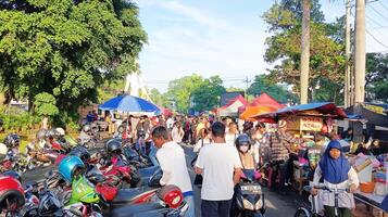 semarangue, Indonésia - fevereiro, 2024 - a atmosfera às carro livre dia dentro a cidade do Semarang foto