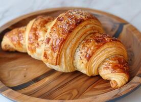 ai gerado uma mexicano croissant em uma de madeira placa, colorida mexicano Comida foto