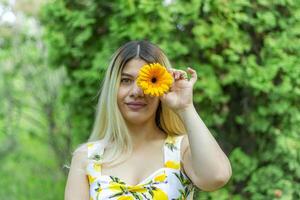 retrato de uma jovem bonita foto