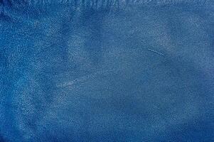 azul couro fundo com arranhões. macro foto do genuíno couro tingido dentro azul.