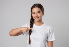 ai gerado uma jovem mulher pontos às dela avião branco camiseta, ideal para exibindo desenhos ou logotipos. foto