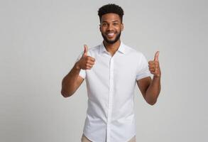 ai gerado uma alegre homem dentro uma branco camisa mostra uma polegares acima, dele Largo sorrir reflete uma caloroso e acolhedor personalidade. foto