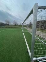 futebol objetivo em sintético território foto