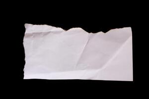 isolado rasgado papel pedaço. rasgado em branco papel com arestas. foto