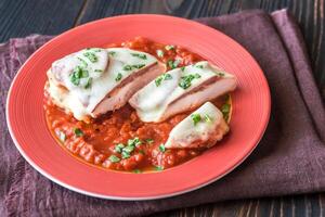 frango com calabresa e tomate molho foto