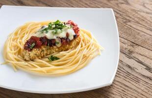 cozido frango com parmesão e mozzarella foto