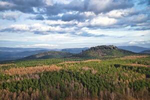 Visão a partir de a pfaffenstein. florestas, montanhas, vastidão, panorama. panorama foto