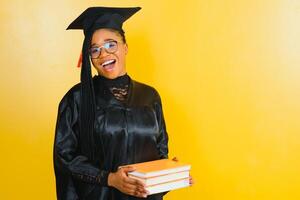 bonita africano fêmea Faculdade graduado às graduação foto