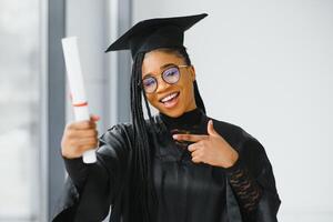 uma bonita africano americano mulher graduado foto