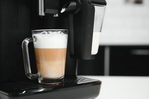 cappuccino e espresso café máquina foto
