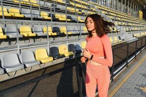 ginástica mulher em cidade estádio foto