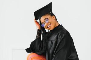 uma bonita africano americano mulher graduado foto