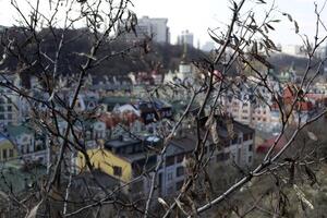 a área com colorida casas dentro Kiev, Ucrânia. brilhante paisagem urbana. foto